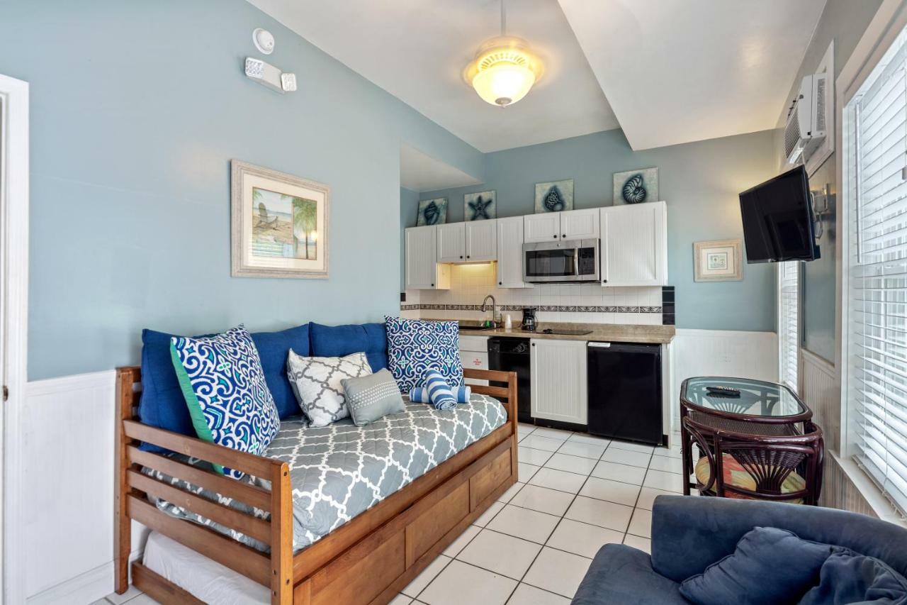 Colors On White Apartment Key West Exterior photo